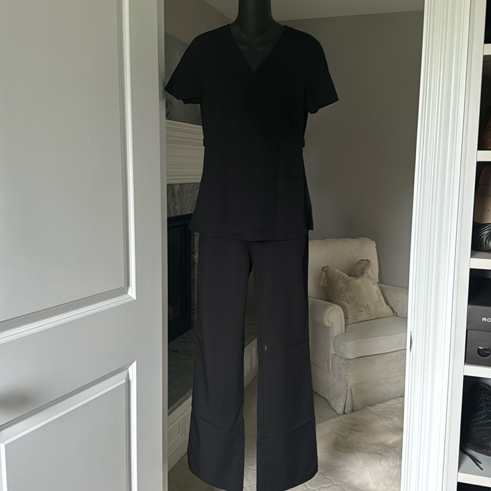 Scrubology Scrubs Medical Uniform Stretch Modern Fit sz XS
